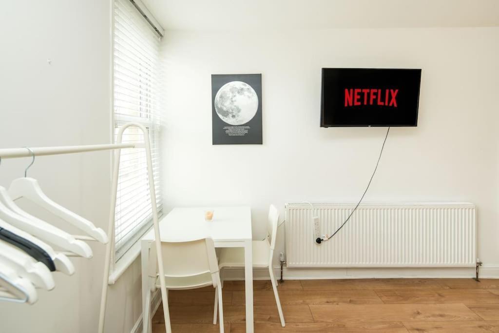 Spacious Studio For Up To 4! Sofa Bed 伦敦 外观 照片